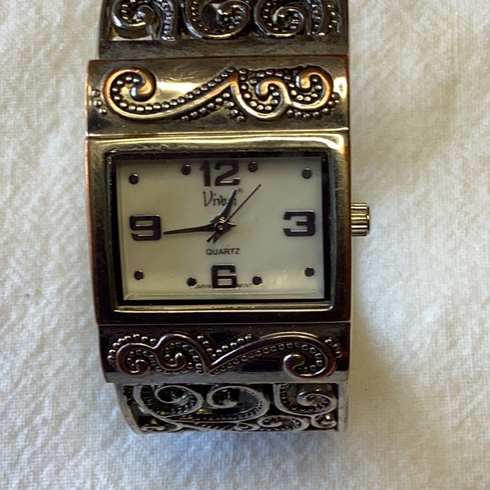 4 Watches & a Bracelet - Picture 5 of 16